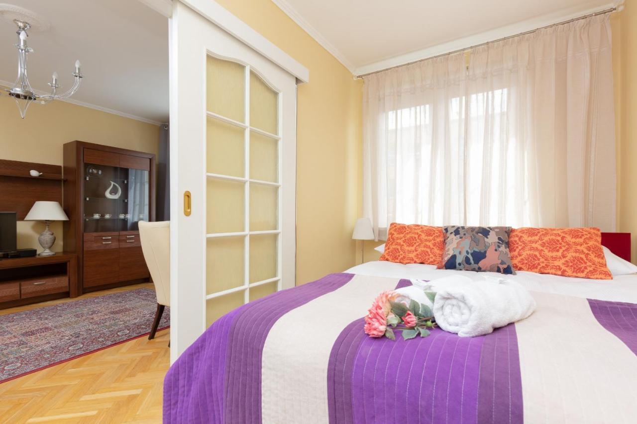 Miodowa Apartment Krasinski Garden Warsaw By Noclegi Renters Eksteriør billede