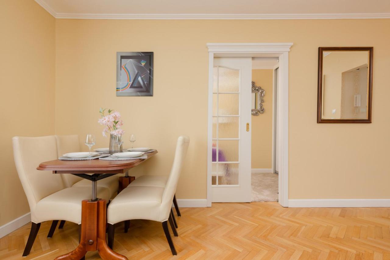 Miodowa Apartment Krasinski Garden Warsaw By Noclegi Renters Eksteriør billede