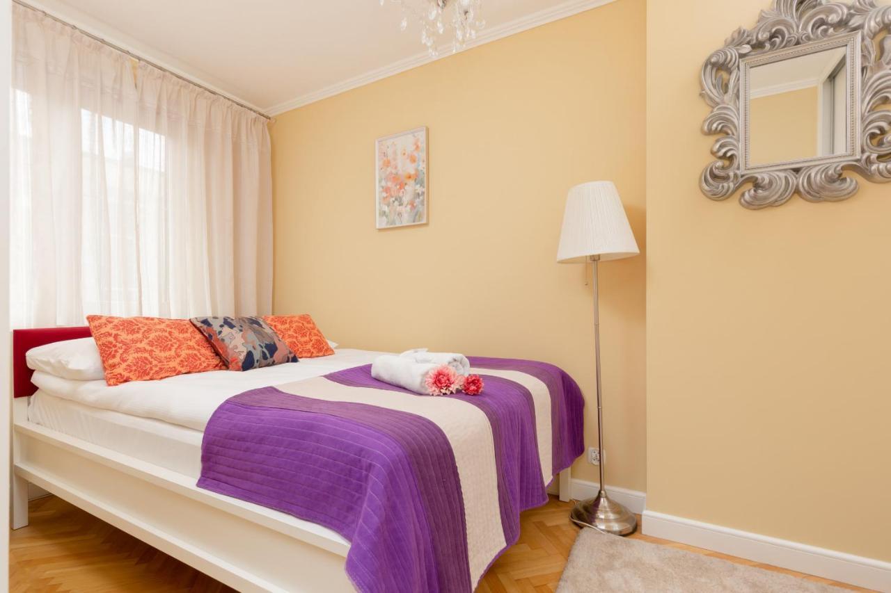 Miodowa Apartment Krasinski Garden Warsaw By Noclegi Renters Eksteriør billede